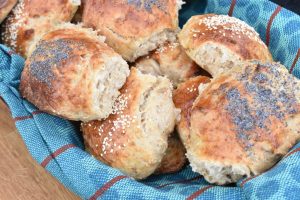 Boller med kærnemælk & havregryn - grovboller