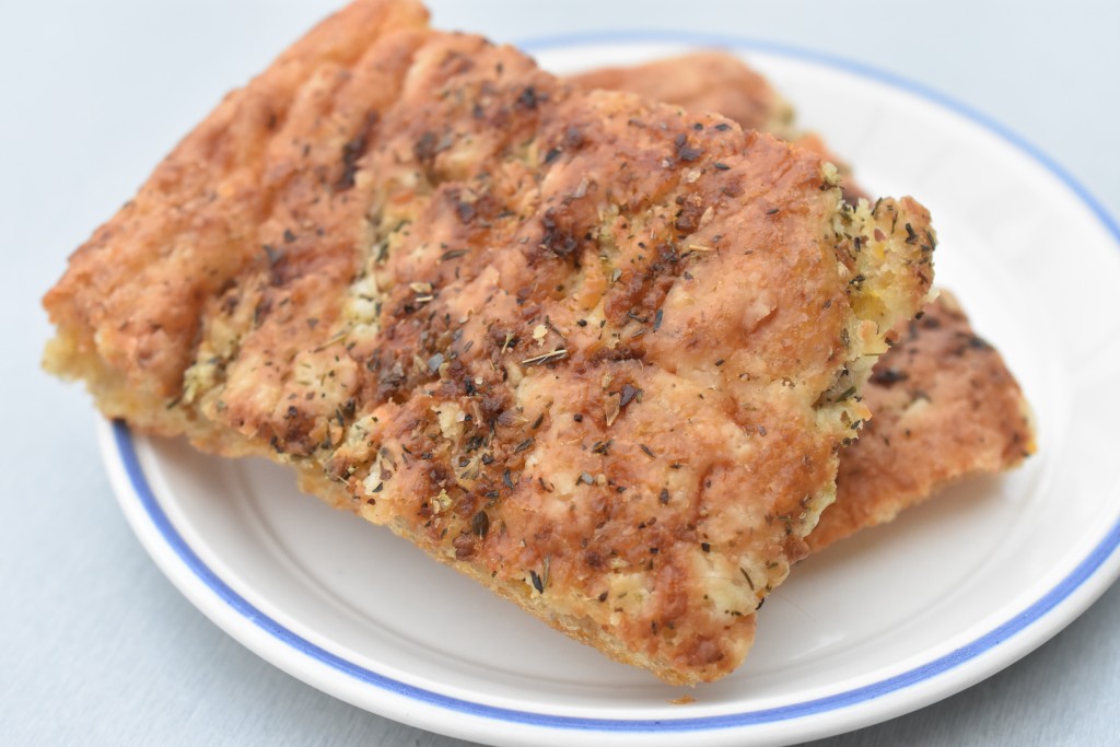 Hvidløgsbrød med cheddar bradepande opskrift