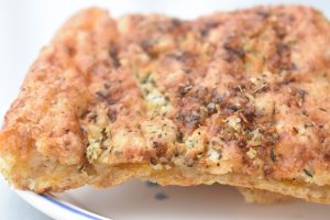 Madbrød med cheddar ost - nemt hvidløgsbrød