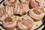 Hakkebøf med bacon – bøffer i baconsvøb