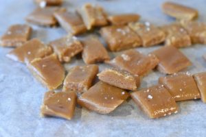 Fudge karameller af kondenseret mælk opskrift