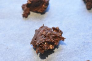 Chokoladesmåkager med farin og peanuts