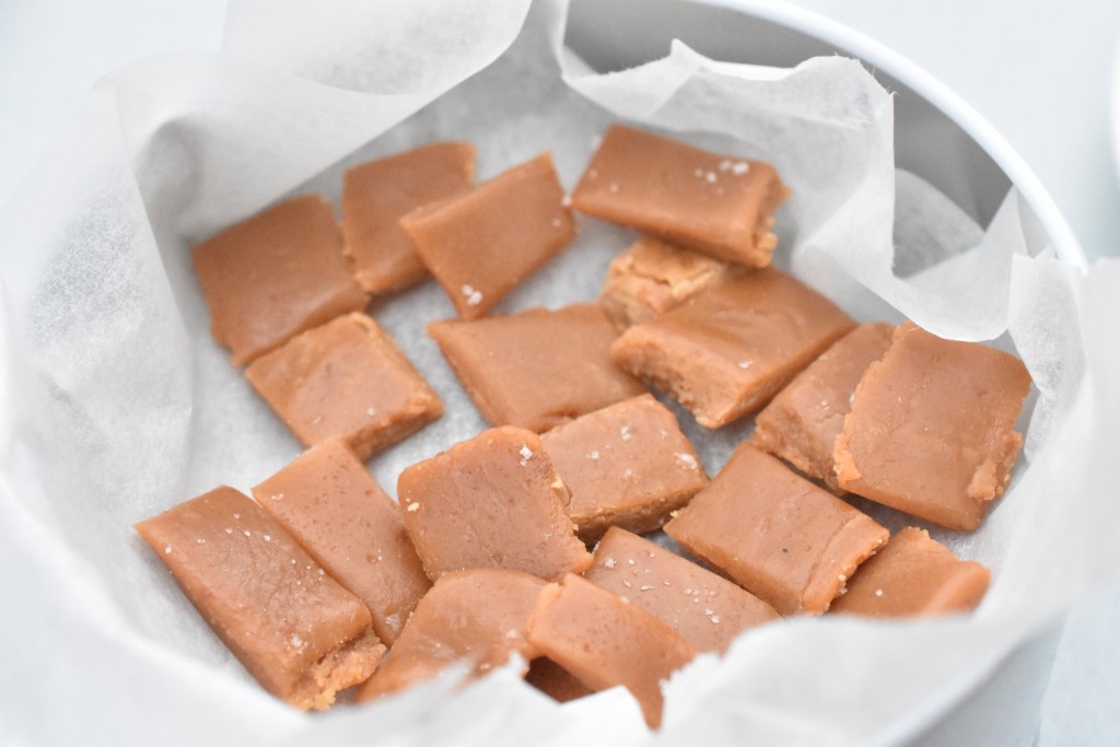 DSC_0833 • nogetiovnen.dk Fudge karameller af kondenseret mælk opskrift