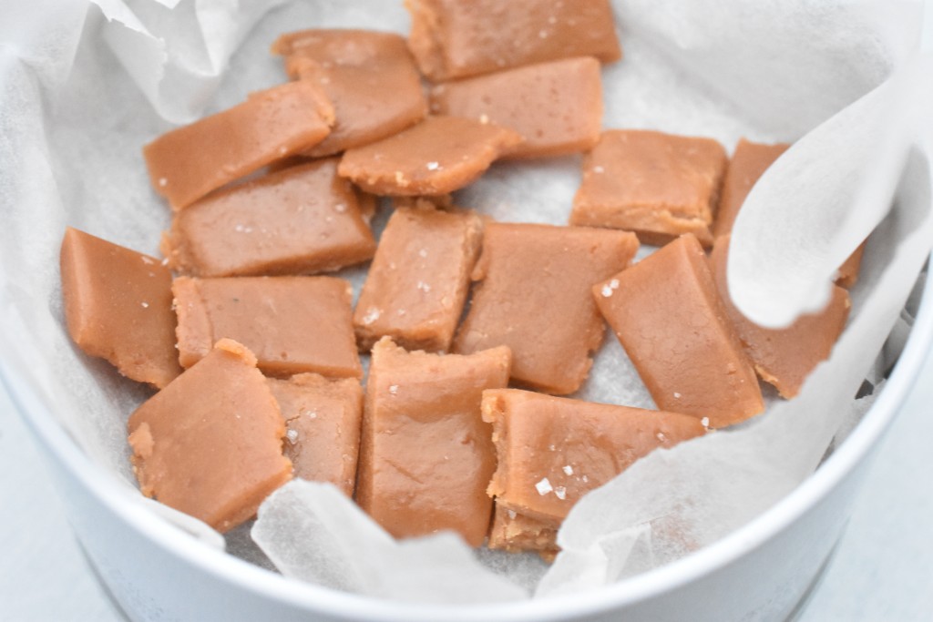 Fudge karameller af kondenseret mælk opskrift