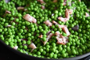 DSC_1221 • nogetiovnenstaging.com Franske ærter - opskrift på ærter med bacon