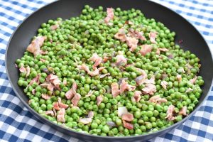 DSC_1227 • nogetiovnenstaging.com Franske ærter - opskrift på ærter med bacon