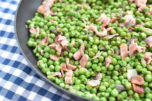 DSC_1228 • nogetiovnenstaging.com Franske ærter - opskrift på ærter med bacon