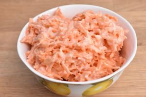 Coleslaw med skyr og gulerødder - nem sund opskrift