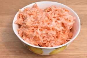Coleslaw med skyr og gulerødder - nem sund opskrift