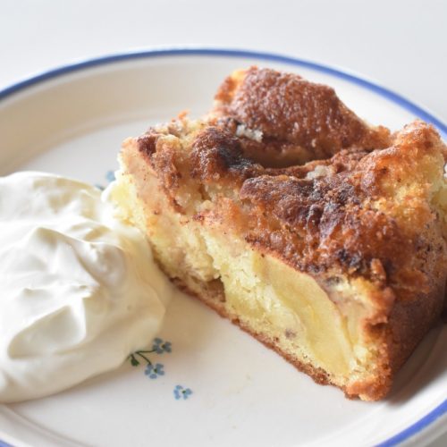 Kage med æble og kanel - nem kanelkage