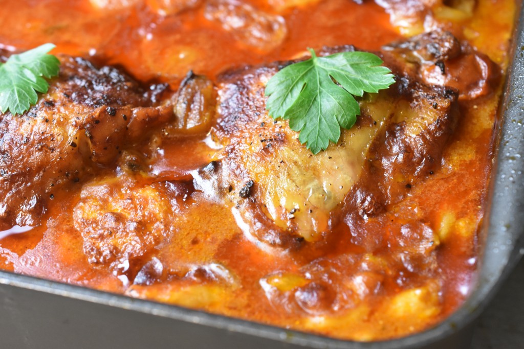 Kylling i fad med paprika flødesovs opskrift