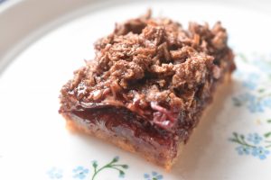 Kakaosnitter med kokos og syltetøj og opskrift