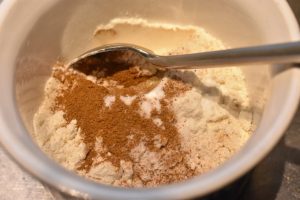 Kage i kop med kanel - nem fedtfattig opskrift