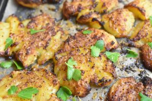 Knuste kartofler med ost & barbecue - opskrift