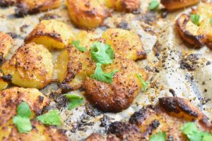 Knuste kartofler med ost & barbecue - opskrift