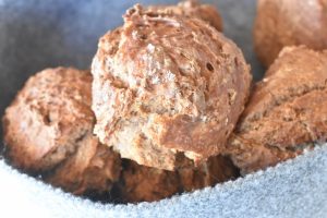 Boller med kakao koldhævede med havregryn