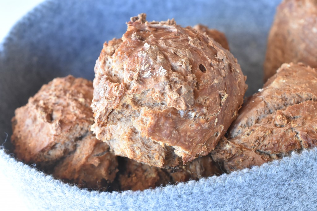 Boller med kakao koldhævede med havregryn