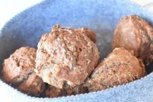 Boller med kakao koldhævede med havregryn