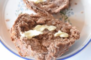 Boller med kakao koldhævede med havregryn