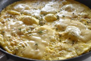 DSC_1557 • nogetiovnen.dk Omelet med ost og timian - nem opskrift på osteomelet