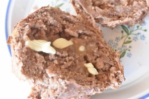 Boller med kakao koldhævede med havregryn