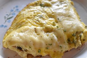 DSC_1562 • nogetiovnen.dk Omelet med ost og timian - nem opskrift på osteomelet