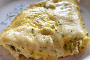 DSC_1563 • nogetiovnen.dk Omelet med ost og timian - nem opskrift på osteomelet