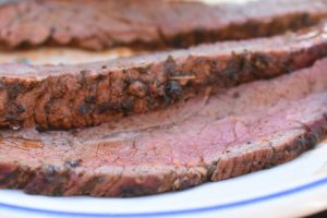 Flanksteak på grill - marineret. Grillet flanksteak