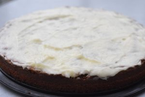 Chokoladekage med smørcreme nem opskrift 