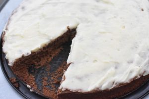 Chokoladekage med smørcreme nem opskrift 