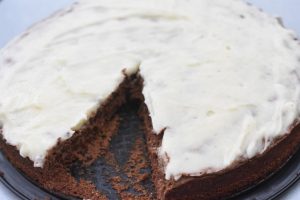 Chokoladekage med smørcreme nem opskrift 