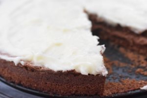 Chokoladekage med smørcreme nem opskrift 