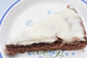 Chokoladekage med smørcreme nem opskrift 