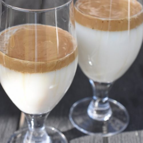 Dalgona kaffe med Bailey nem iskaffe opskrift