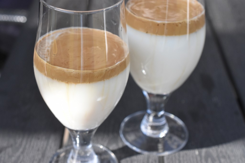 DSC_1483 • nogetiovnen.dk Dalgona kaffe med Bailey nem iskaffe opskrift