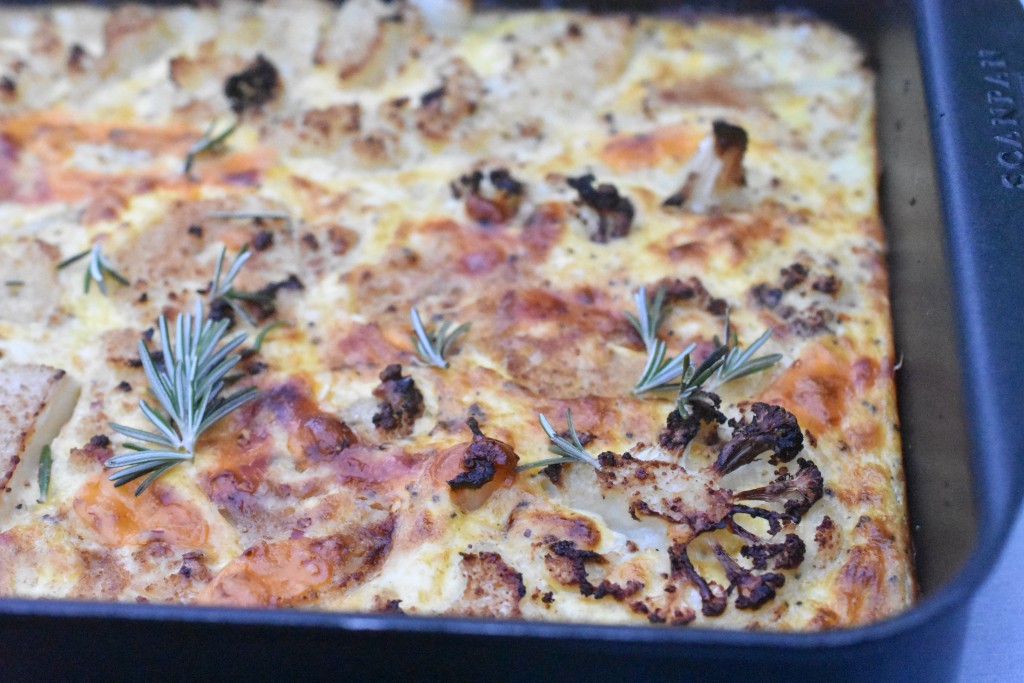 Blomkål bagt i ovn med æg og cheddarost