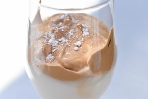 Dalgona kaffe - nem cremet iskaffe opskrift