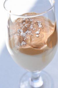 Dalgona kaffe - nem cremet iskaffe opskrift