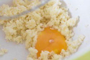 DSC_1597 • nogetiovnen.dk Tvebakkekage - makronkage med tvebakker