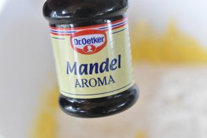 DSC_1599 • nogetiovnen.dk Tvebakkekage - makronkage med tvebakker