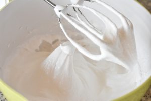 DSC_1611 • nogetiovnen.dk Tvebakkekage - makronkage med tvebakker