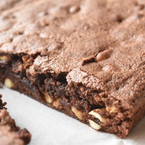 Brownie med peanuts lækker chokoladekage