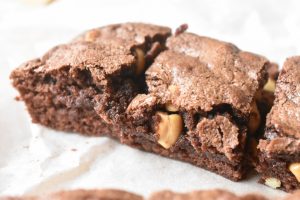 DSC_1637 • nogetiovnen.dk Brownie med peanuts lækker chokoladekage