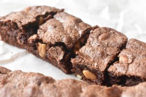 DSC_1640 • nogetiovnen.dk Brownie med peanuts lækker chokoladekage