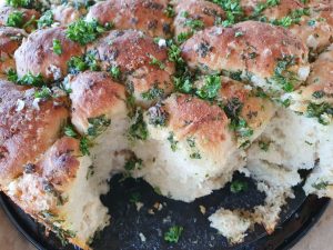 Pull apart hvidløgsbrød - opskrift på madbrød