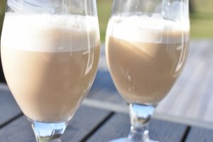 Iskaffe med vaniljeis - nem lækker opskrift