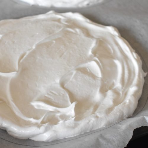 Lagkage med marengs forårslagkage opskrift