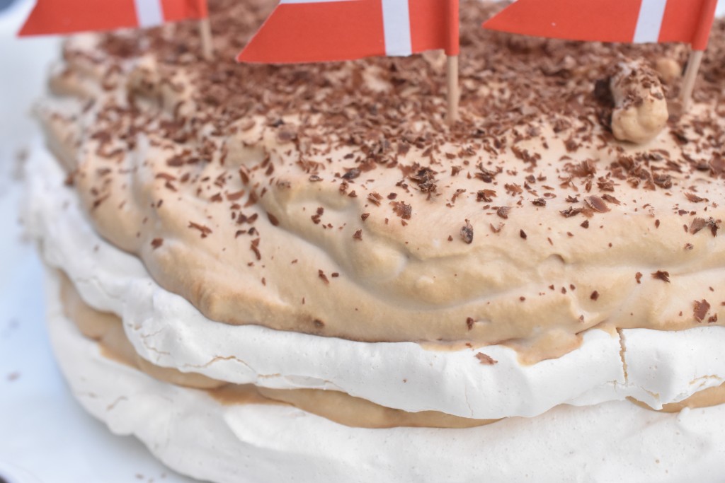 Lagkage med marengs forårslagkage opskrift