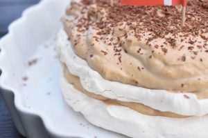 Lagkage med marengs forårslagkage opskrift