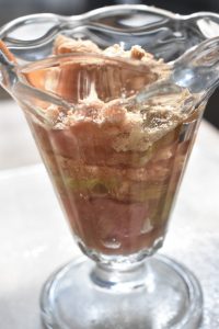 Rabarbertrifli med makroner - nem dessert